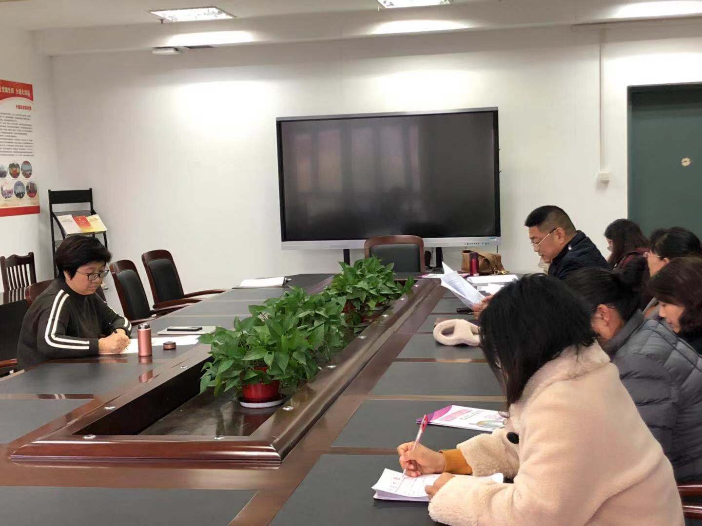 best365召开民主党派座谈会.jpg