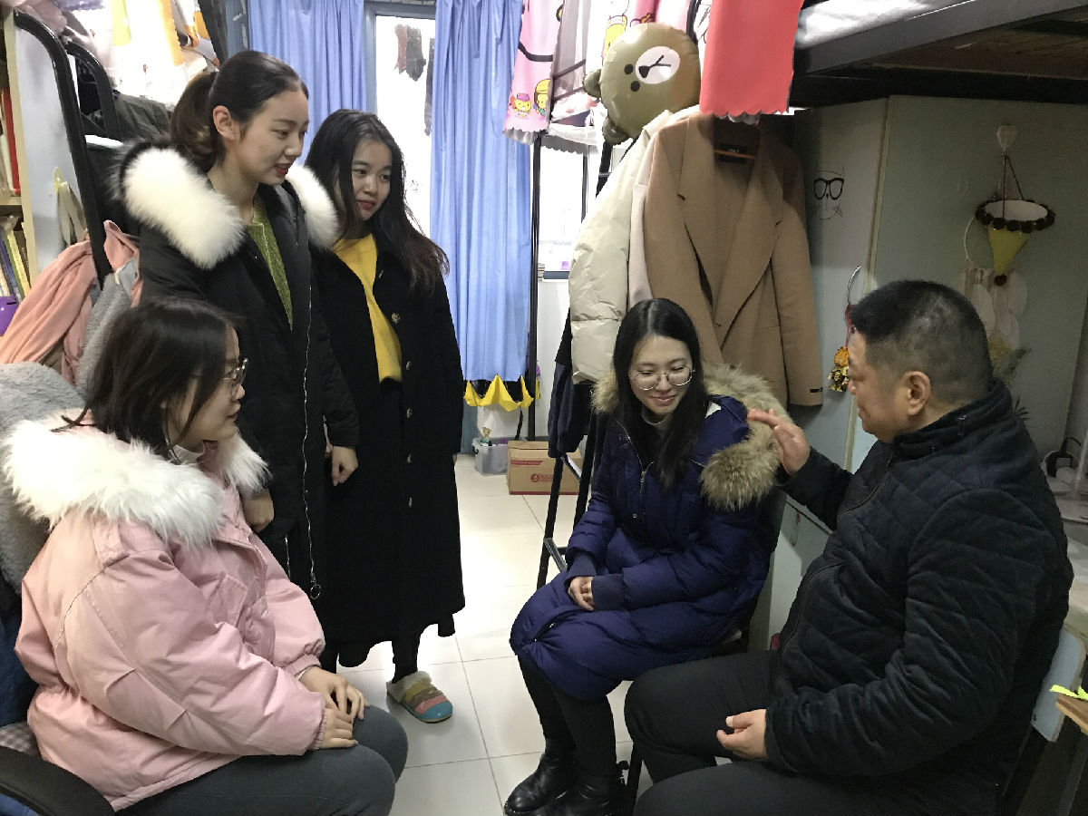 best365开展2016级考研学子慰问活动.jpg